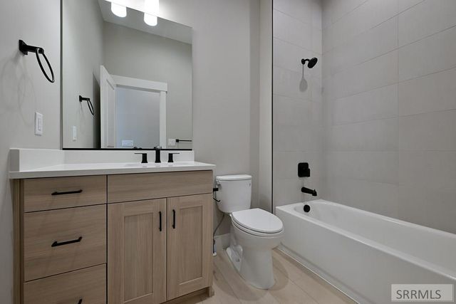 4378 Highland Springs Cir, Ammon, ID 83406