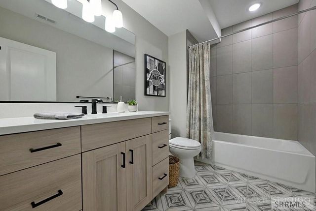 4378 Highland Springs Cir, Ammon, ID 83406