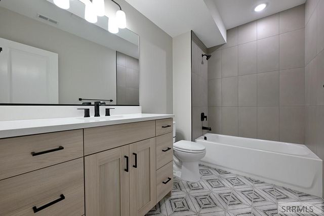 4378 Highland Springs Cir, Ammon, ID 83406