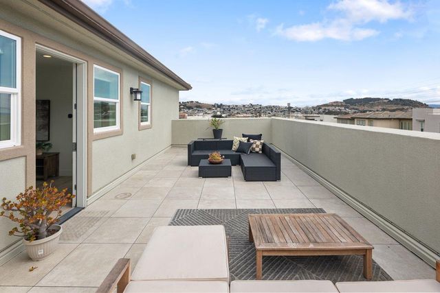130 Harvest Street, Daly City, CA 94014