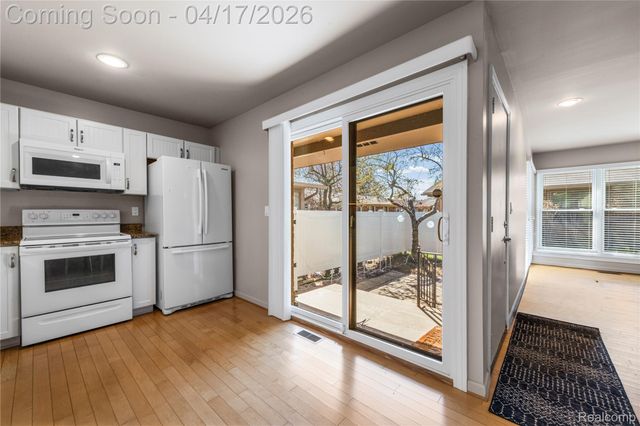 2783 Roundtree Drive, Troy, MI 48083