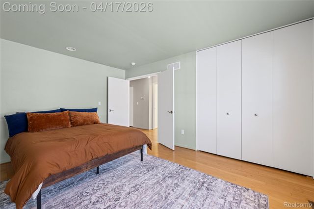 2783 Roundtree Drive, Troy, MI 48083