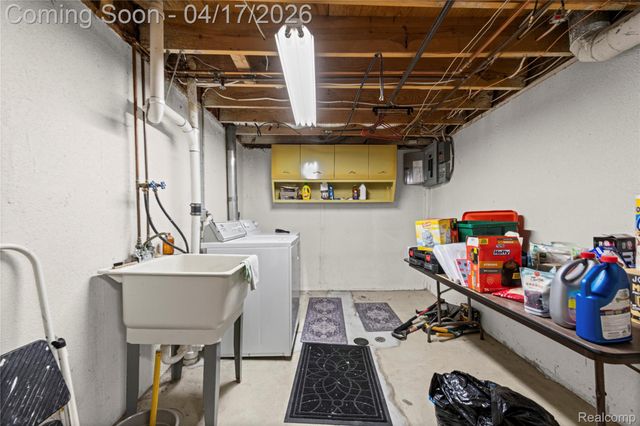 2783 Roundtree Drive, Troy, MI 48083