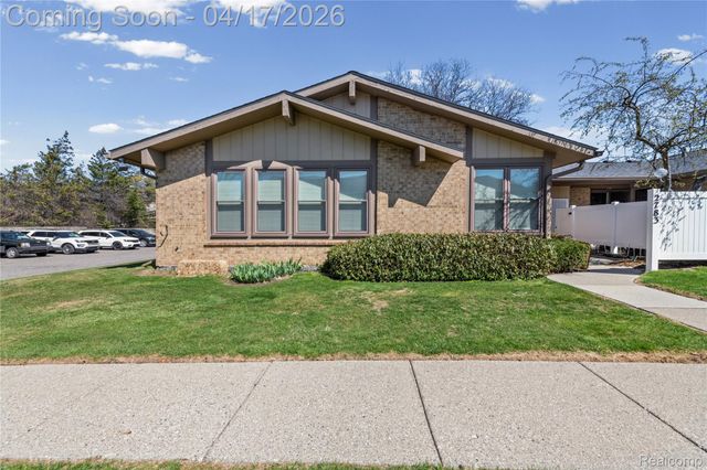 2783 Roundtree Drive, Troy, MI 48083