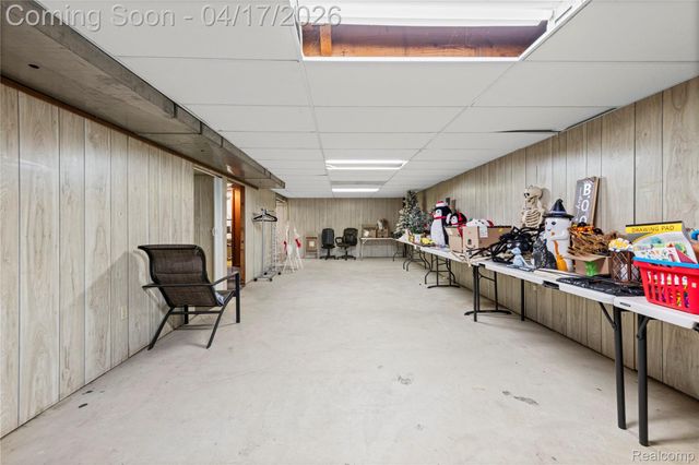 2783 Roundtree Drive, Troy, MI 48083