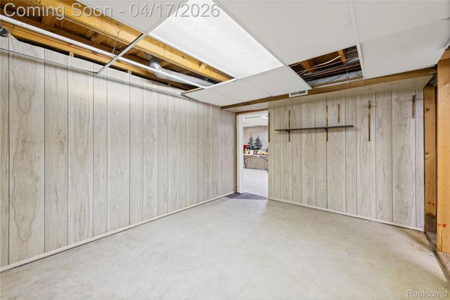 2783 Roundtree Drive, Troy, MI 48083