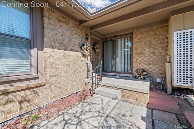 2783 Roundtree Drive, Troy, MI 48083