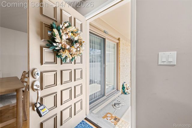 2783 Roundtree Drive, Troy, MI 48083