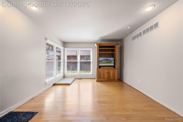 2783 Roundtree Drive, Troy, MI 48083