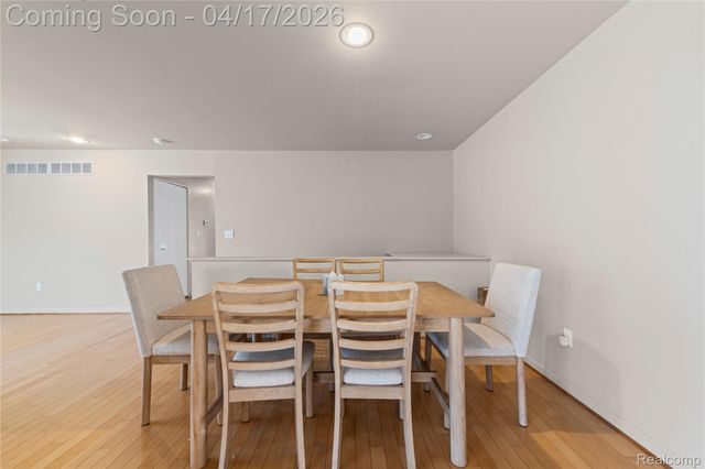 2783 Roundtree Drive, Troy, MI 48083