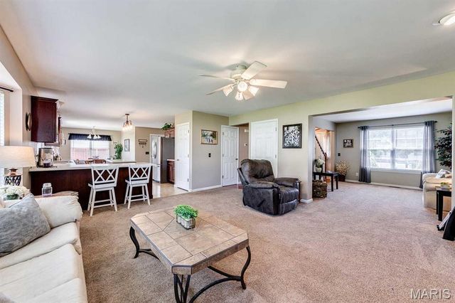 128 Coppersmith Court, St Charles, MO 63301