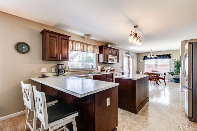 128 Coppersmith Court, St Charles, MO 63301