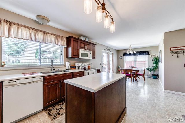 128 Coppersmith Court, St Charles, MO 63301