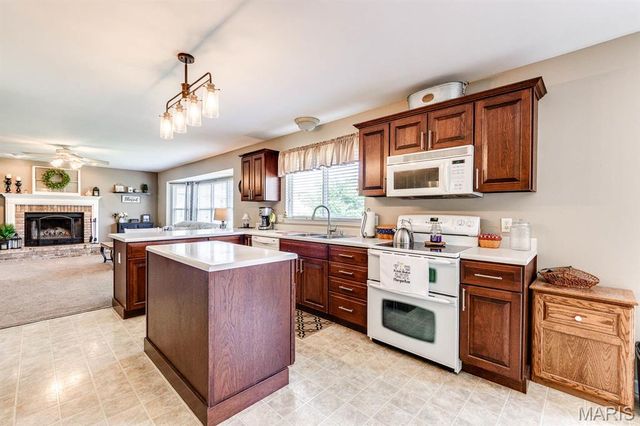 128 Coppersmith Court, St Charles, MO 63301