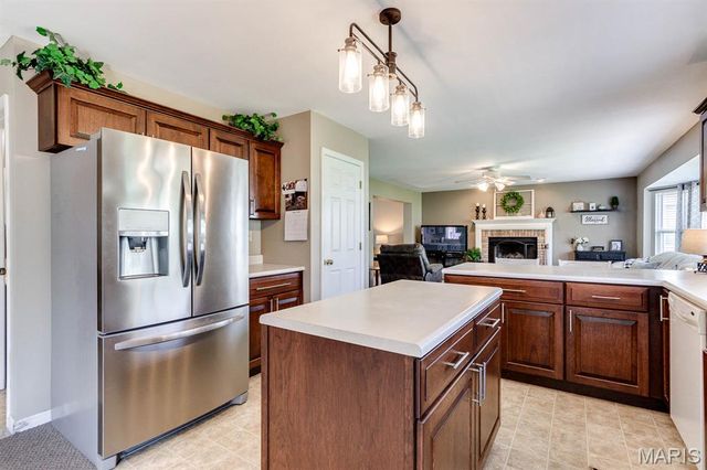 128 Coppersmith Court, St Charles, MO 63301