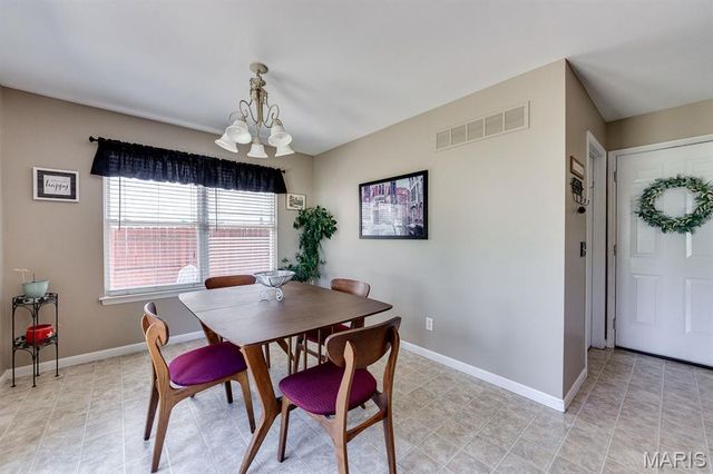 128 Coppersmith Court, St Charles, MO 63301