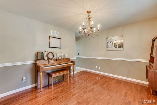 128 Coppersmith Court, St Charles, MO 63301