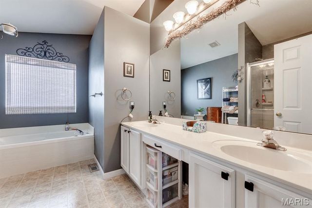 128 Coppersmith Court, St Charles, MO 63301