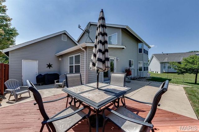 128 Coppersmith Court, St Charles, MO 63301