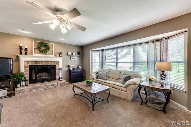 128 Coppersmith Court, St Charles, MO 63301
