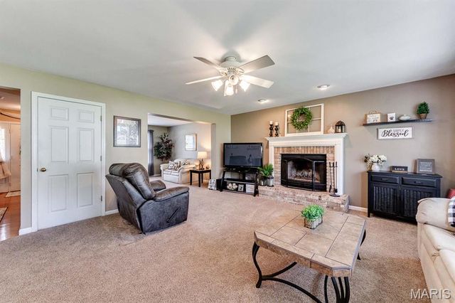 128 Coppersmith Court, St Charles, MO 63301