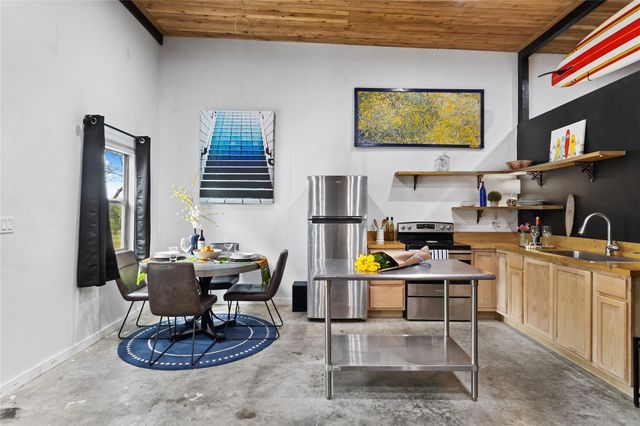 124 Valley Creek Dr, Cedar Creek, TX 78612