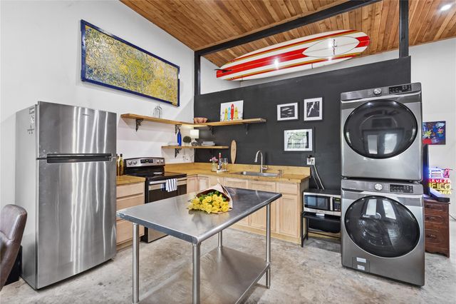 124 Valley Creek Dr, Cedar Creek, TX 78612