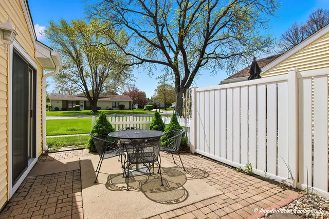 7201 Hastings Circle 332, Fox Lake, IL 60020