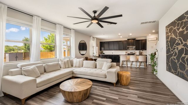 9521 DAK AVE, San Antonio, TX 78254