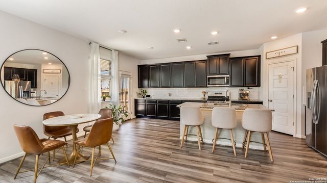 9521 DAK AVE, San Antonio, TX 78254