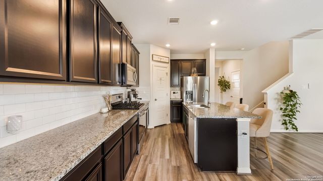 9521 DAK AVE, San Antonio, TX 78254