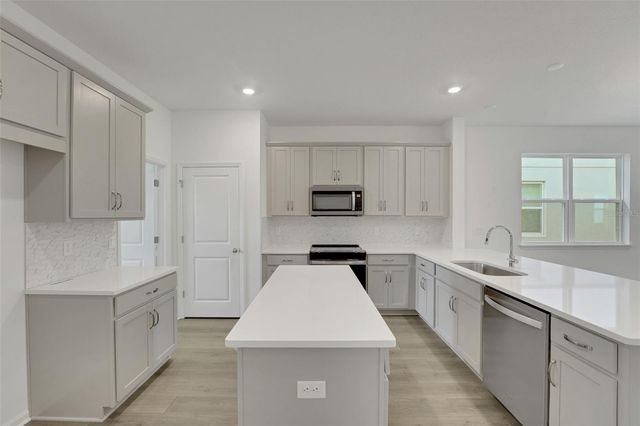 5213 WAYPOINTE BOULEVARD, Apopka, FL 32712