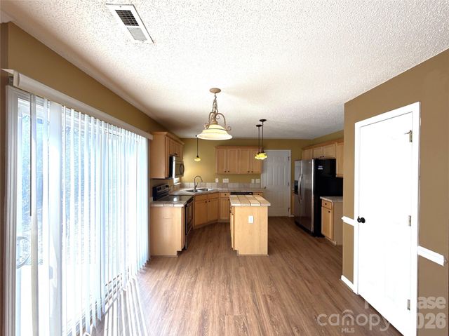 7304 Ravanna Drive, Charlotte, NC 28213