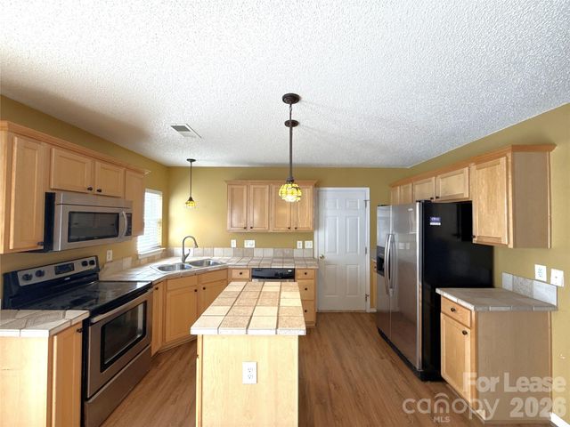 7304 Ravanna Drive, Charlotte, NC 28213