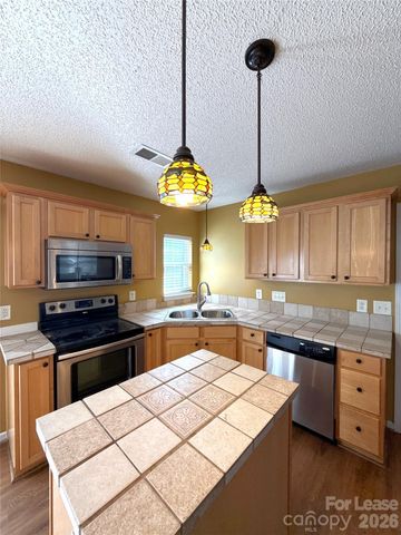 7304 Ravanna Drive, Charlotte, NC 28213