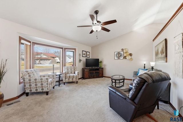 1412 S Deerberry Trl Trail, Sioux Falls, SD 57106