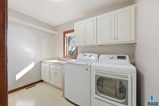 1412 S Deerberry Trl Trail, Sioux Falls, SD 57106