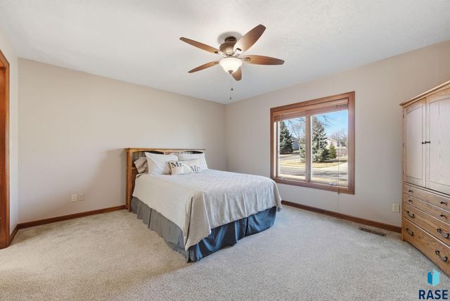 1412 S Deerberry Trl Trail, Sioux Falls, SD 57106