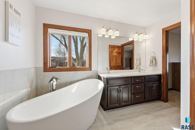 1412 S Deerberry Trl Trail, Sioux Falls, SD 57106