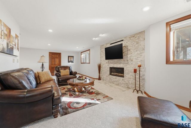 1412 S Deerberry Trl Trail, Sioux Falls, SD 57106