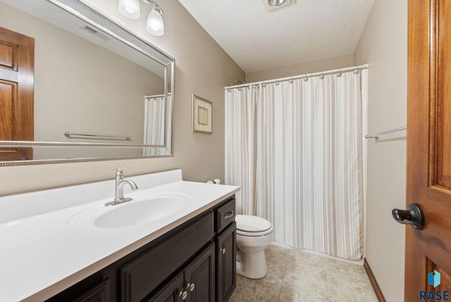 1412 S Deerberry Trl Trail, Sioux Falls, SD 57106