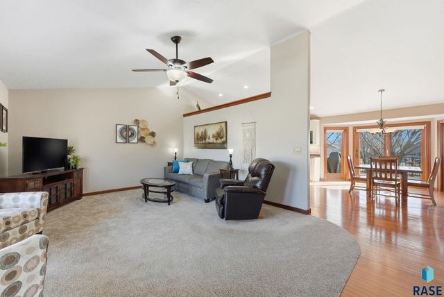 1412 S Deerberry Trl Trail, Sioux Falls, SD 57106