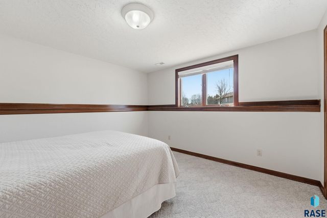 1412 S Deerberry Trl Trail, Sioux Falls, SD 57106