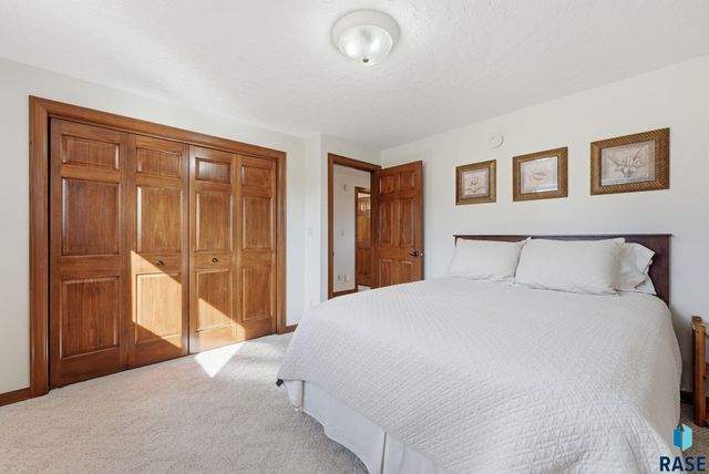 1412 S Deerberry Trl Trail, Sioux Falls, SD 57106