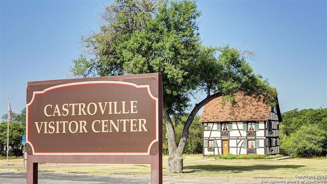 244 Lacey Oak, Castroville, TX 78009