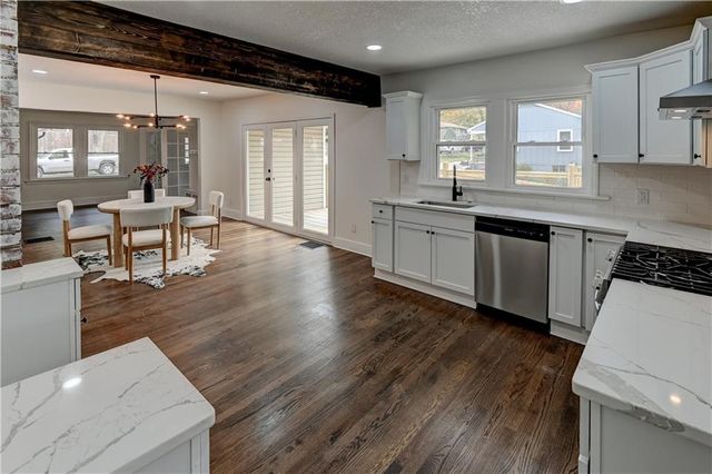 5000 FONTANA Street, Roeland Park, KS 66205