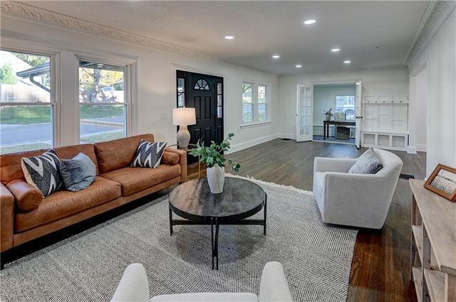 5000 FONTANA Street, Roeland Park, KS 66205