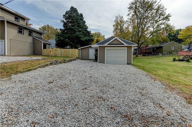 5000 FONTANA Street, Roeland Park, KS 66205