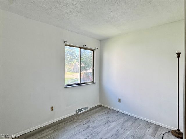 2261 7th Street SW, Akron, OH 44314