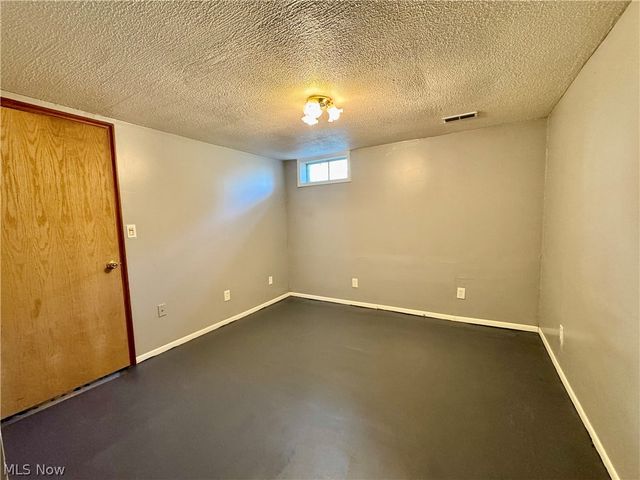 2261 7th Street SW, Akron, OH 44314